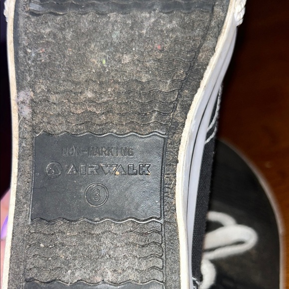 Unisex Airwalk Black and White Canvas Sneakers Timeless Design - Picture 7 of 12